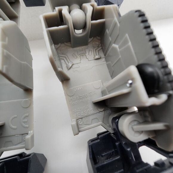 Transformers Authentics Alpha Decepticon Megatron Figure Hasbro 7" No Weapon - Picture 7 of 7